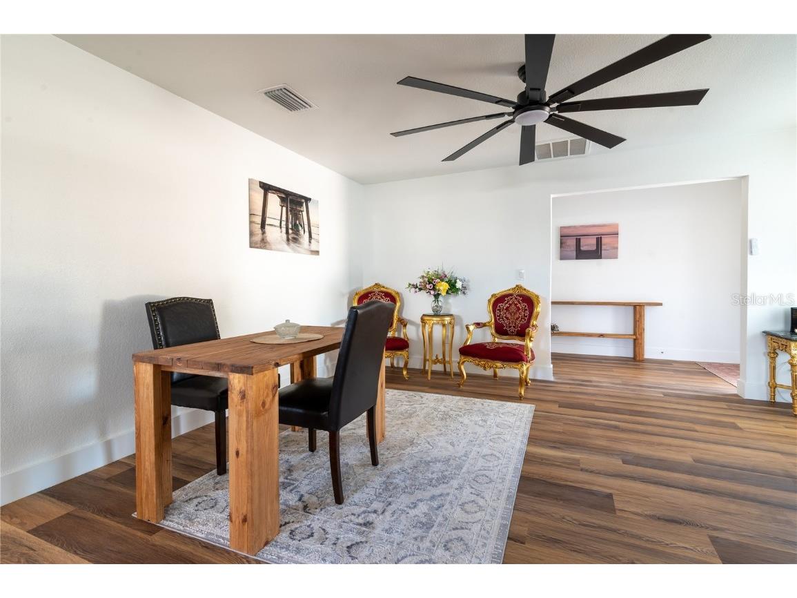 1897 Dolphin Boulevard S Saint Petersburg FL 33707 TB8454515 image5