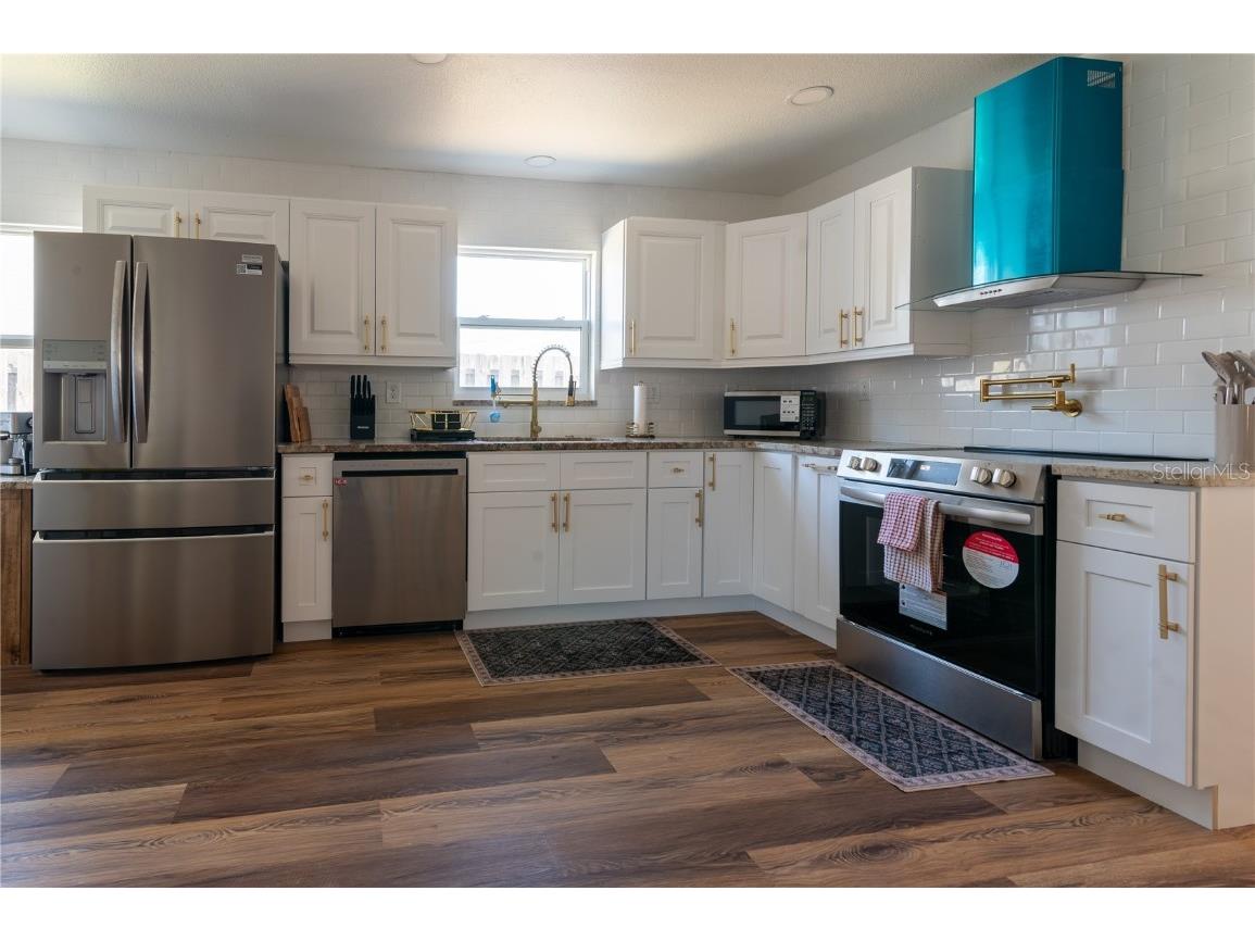 1897 Dolphin Boulevard S Saint Petersburg FL 33707 TB8454515 image7