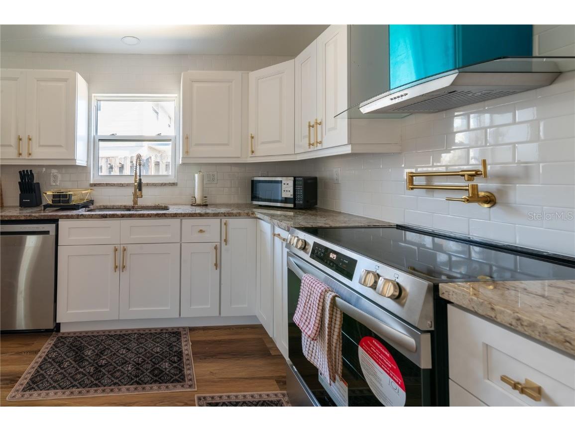 1897 Dolphin Boulevard S Saint Petersburg FL 33707 TB8454515 image9