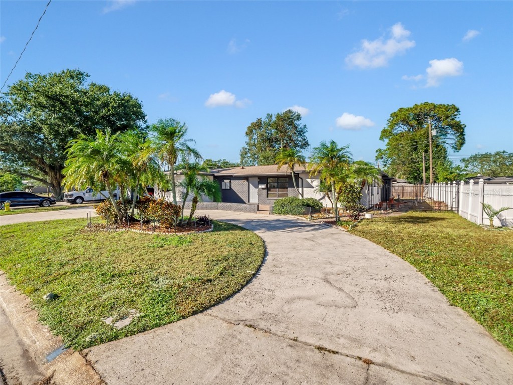 1899 66th Avenue N Saint Petersburg FL 33702 TB8452472 image5