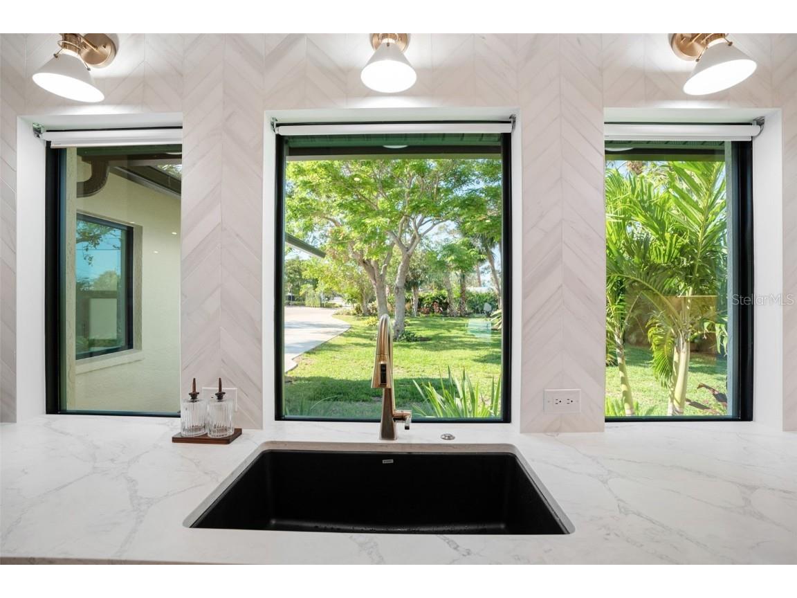 1899 Buccaneer Circle Sarasota FL 34231 A4629706 image16