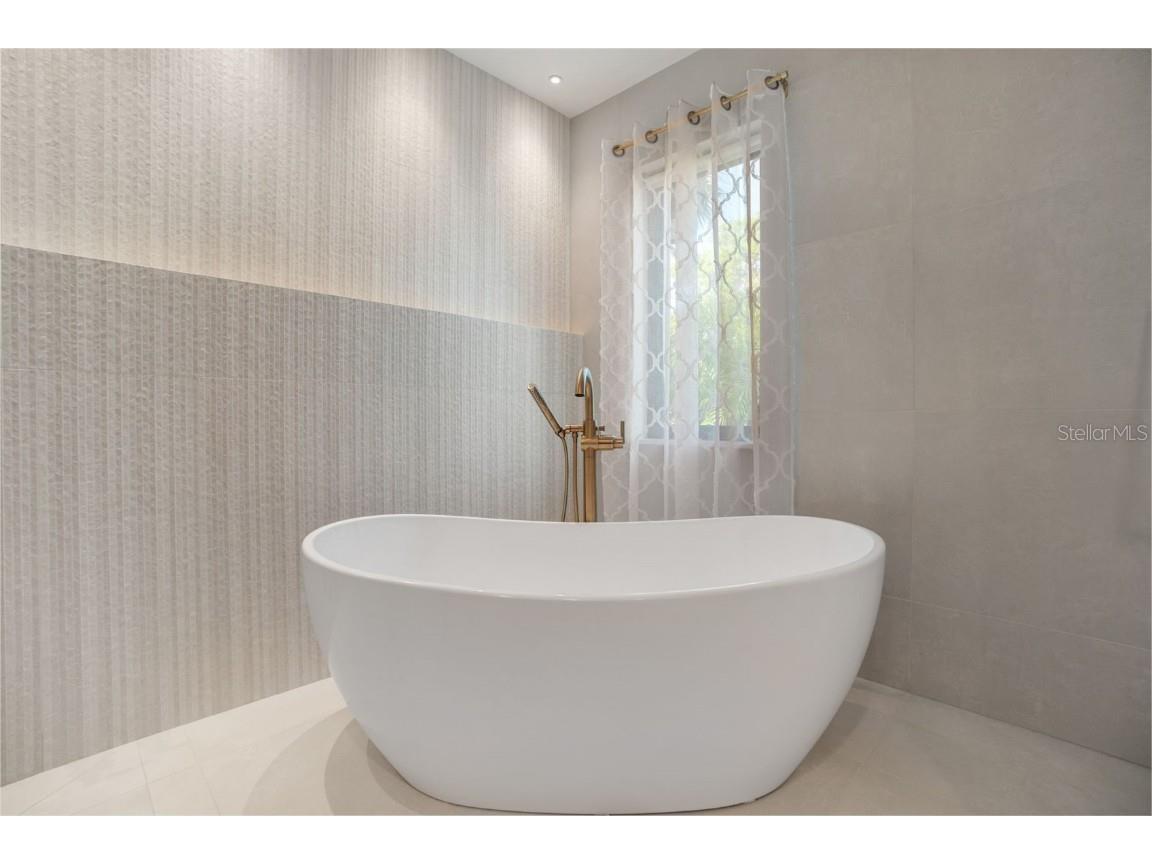 1899 Buccaneer Circle Sarasota FL 34231 A4629706 image32