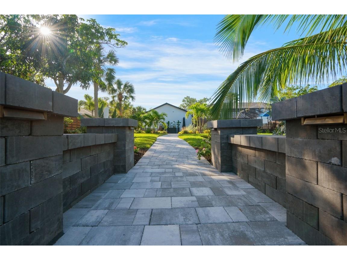 1899 Buccaneer Circle Sarasota FL 34231 A4629706 image50