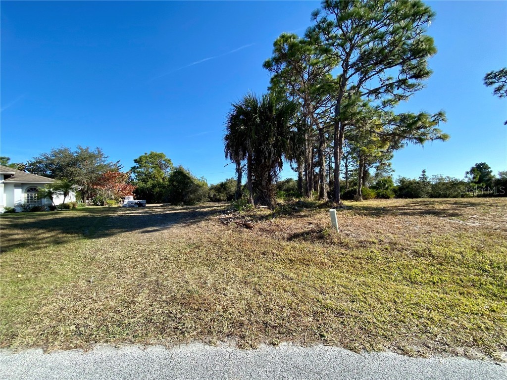 19 Clubhouse Place Rotonda West FL 33947 D6122666 image1