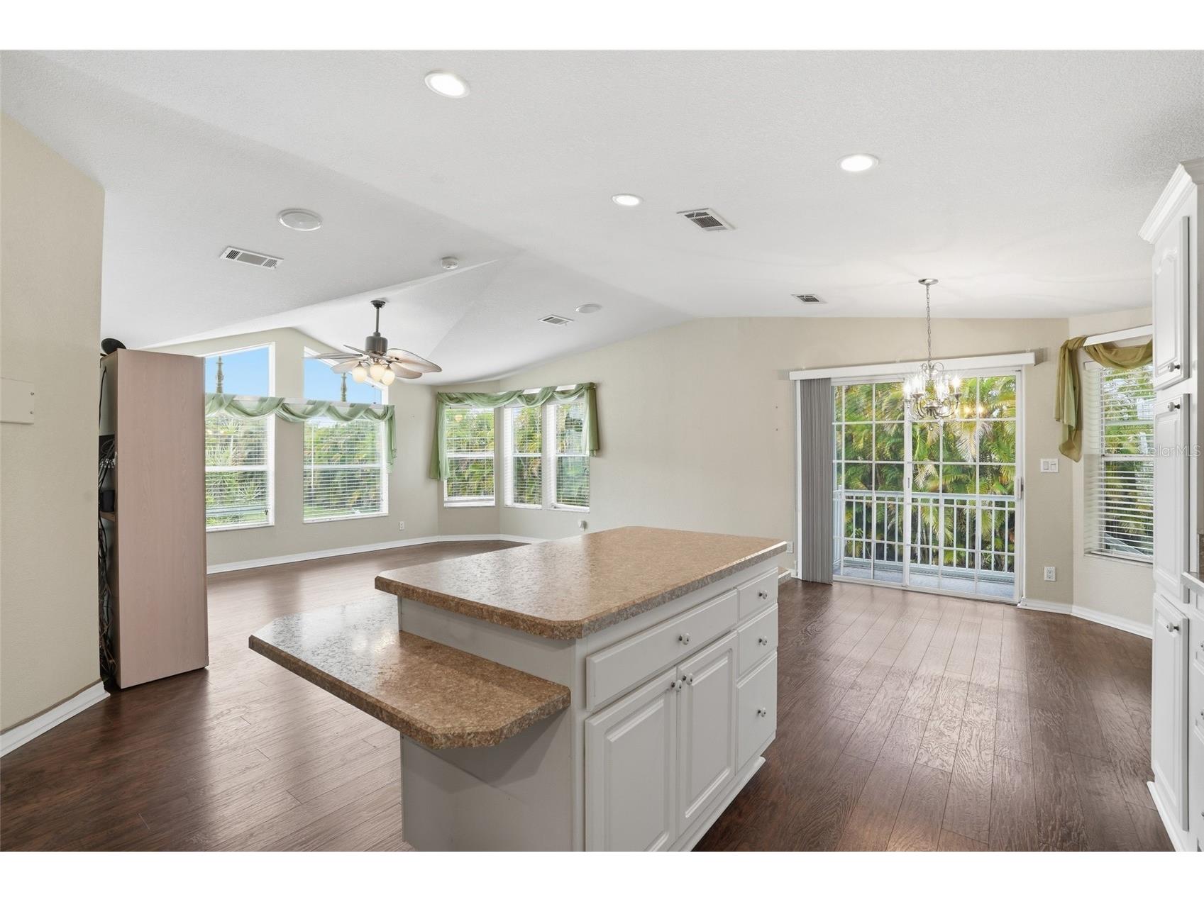 19 Holland Drive Punta Gorda FL 33950 C7526352 image4