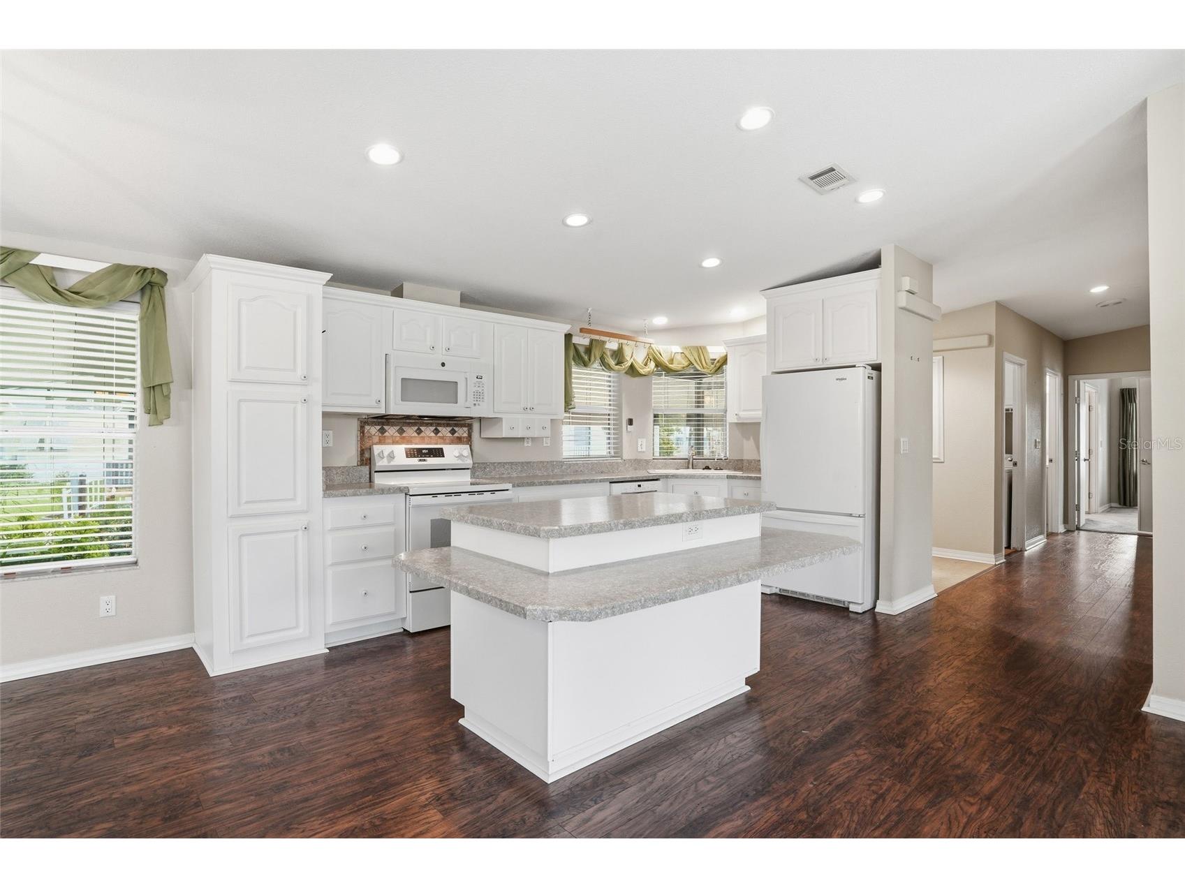 19 Holland Drive Punta Gorda FL 33950 C7526352 image8