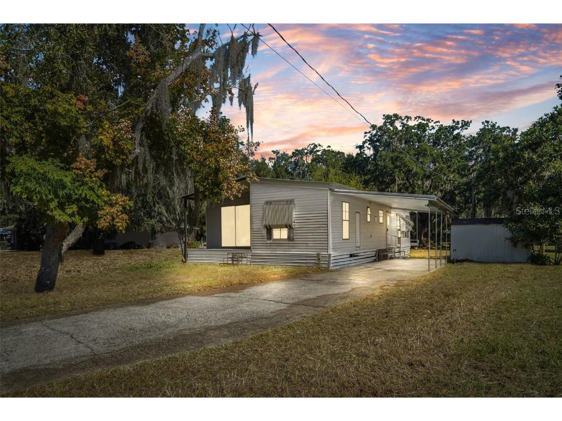19 Mary Bell Landing Road Sebring FL 33876 - CANAL TO LAKE ISTOKPOGA TB8450499 image1