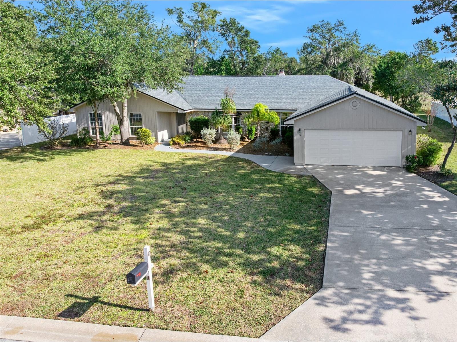 19 Oakmont Circle Ormond Beach FL 32174 V4946274 image1