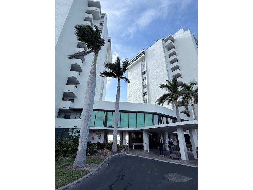 19 Whispering Sands Drive #106 Sarasota FL 34242 A4675708 image1