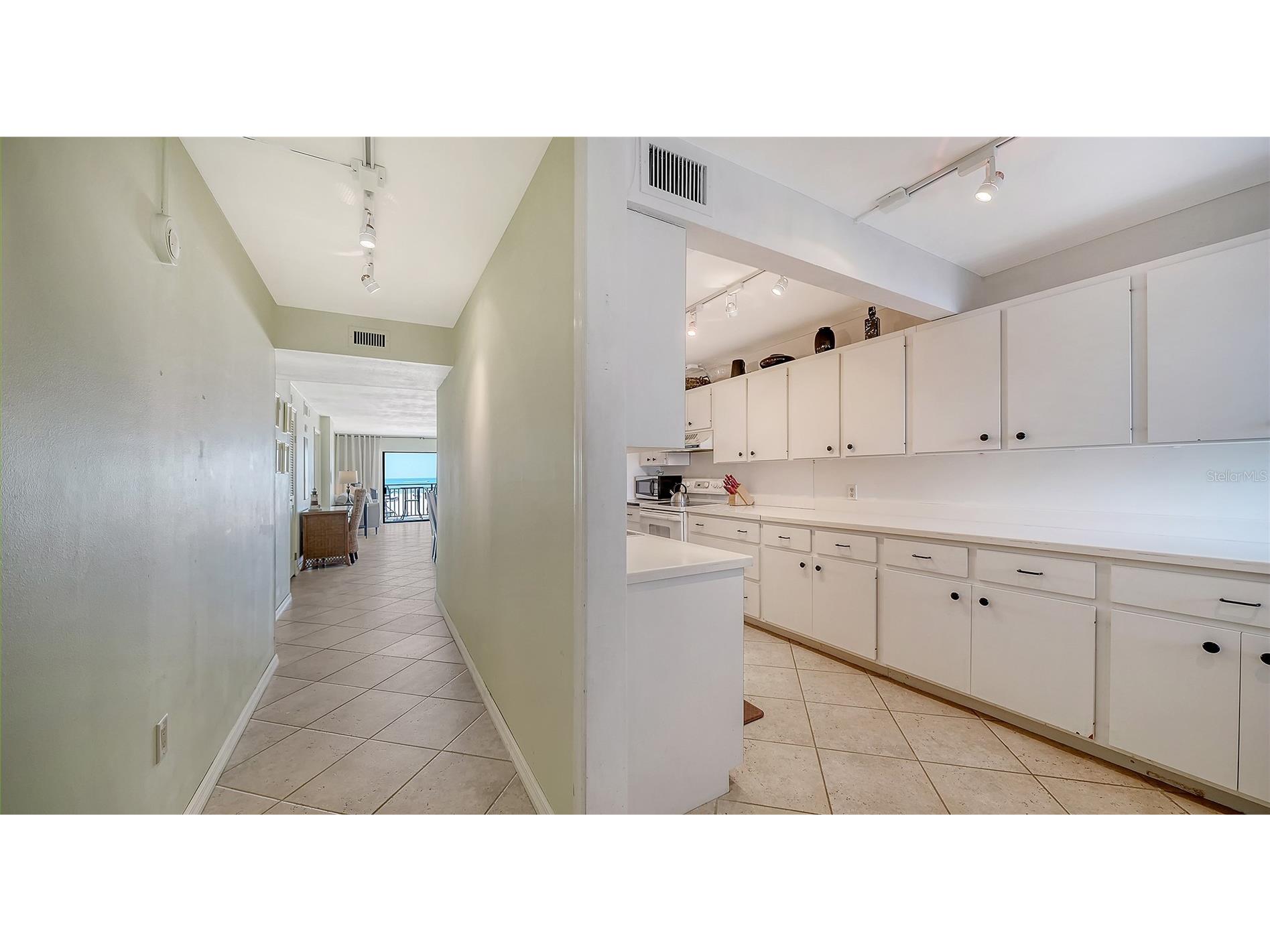 19 Whispering Sands Drive #204 Sarasota FL 34242 - GULF OF AMERICA A4681694 image6