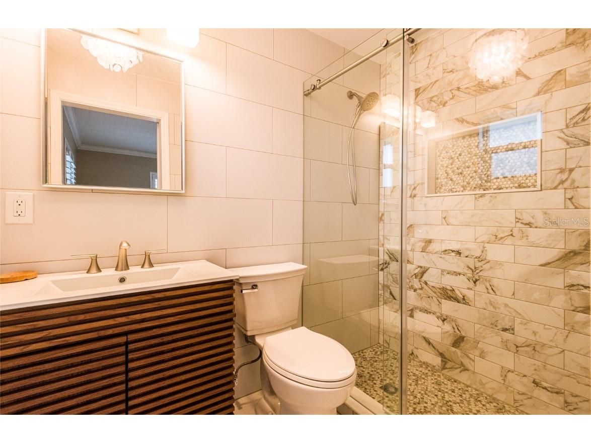 1900 Benjamin Franklin Drive #3 Sarasota FL 34236 A4650732 image15