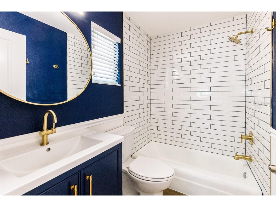 1900 Benjamin Franklin Drive #3 Sarasota FL 34236 A4650732 image16