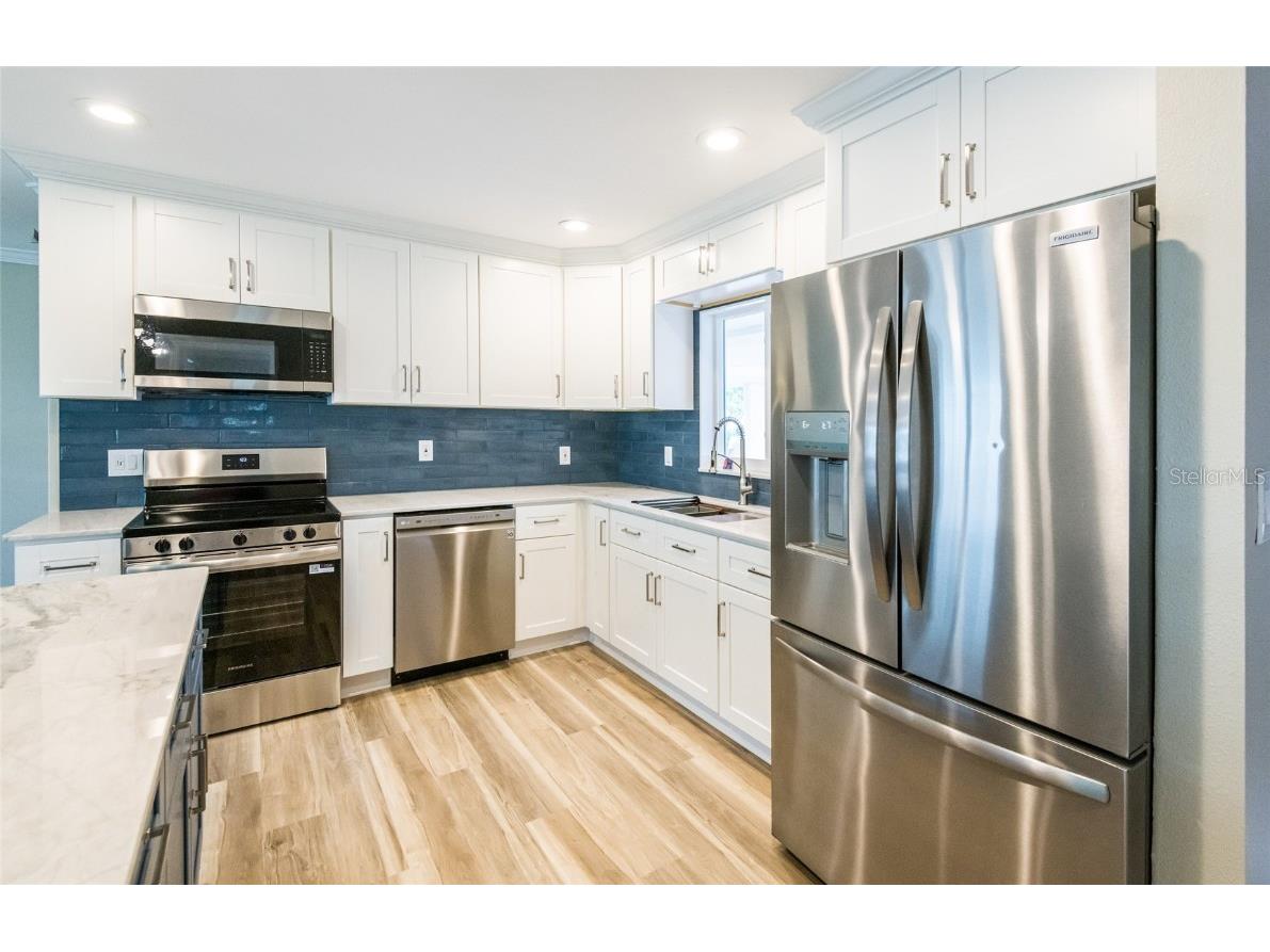 1900 Benjamin Franklin Drive #3 Sarasota FL 34236 A4650732 image3