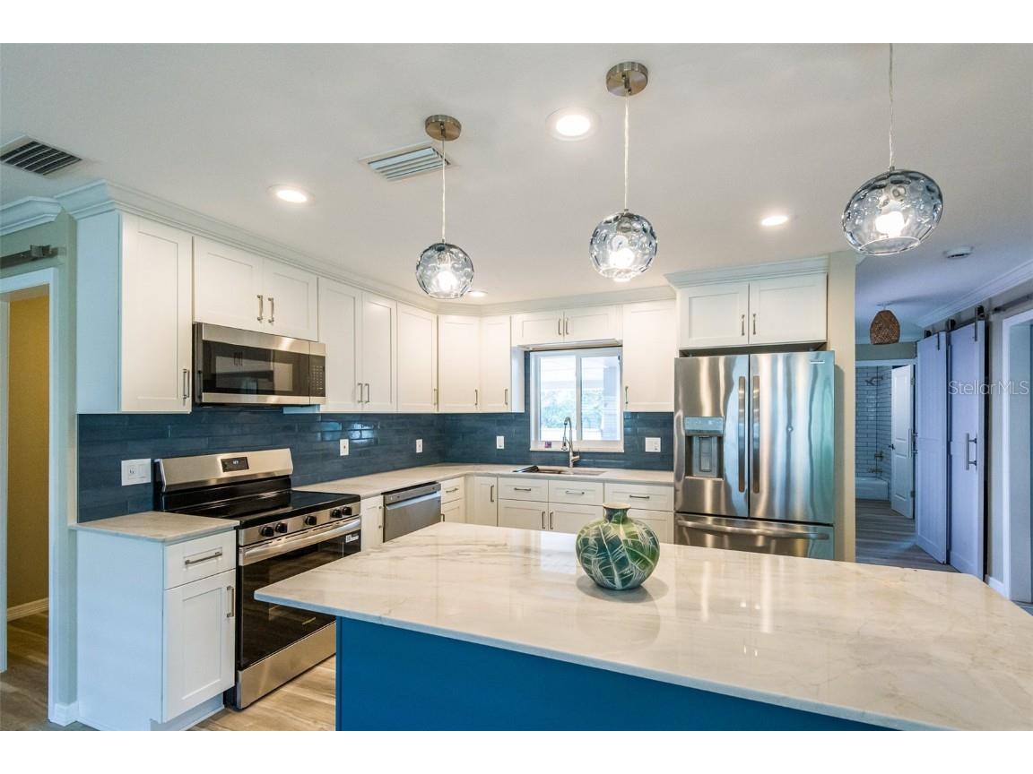 1900 Benjamin Franklin Drive #3 Sarasota FL 34236 A4650732 image4