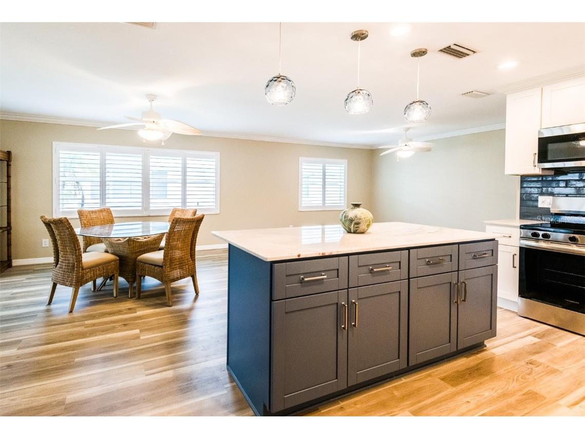 1900 Benjamin Franklin Drive #3 Sarasota FL 34236 A4650732 image5