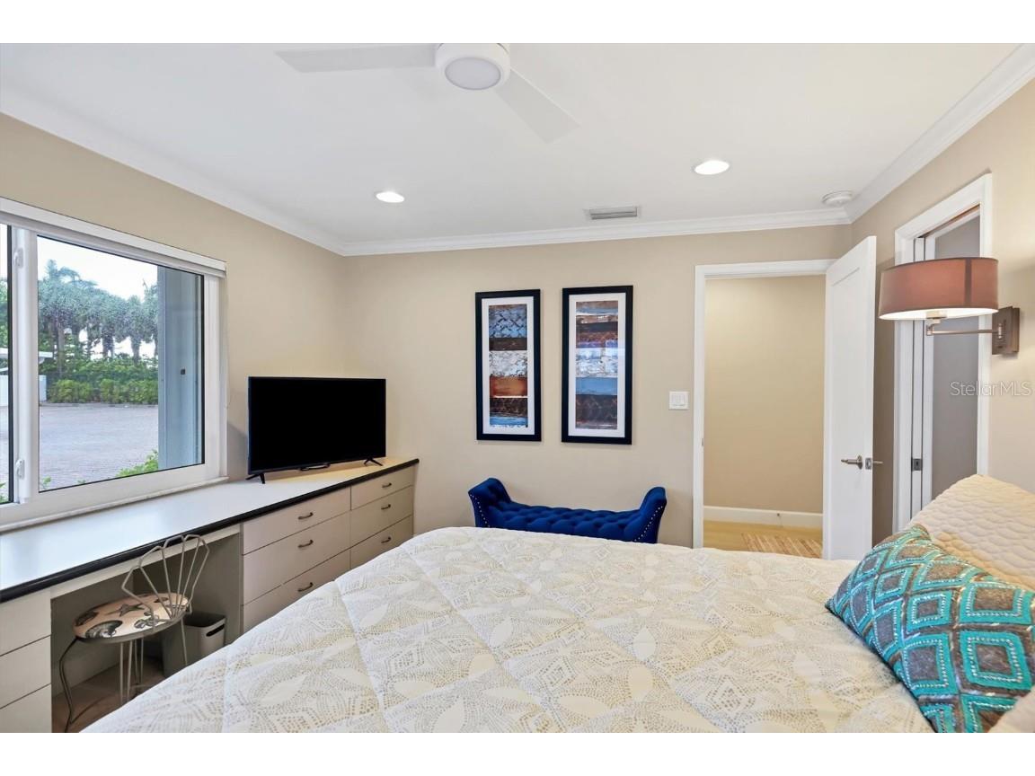 1900 Benjamin Franklin Drive #V-15 Sarasota FL 34236 A4621429 image18