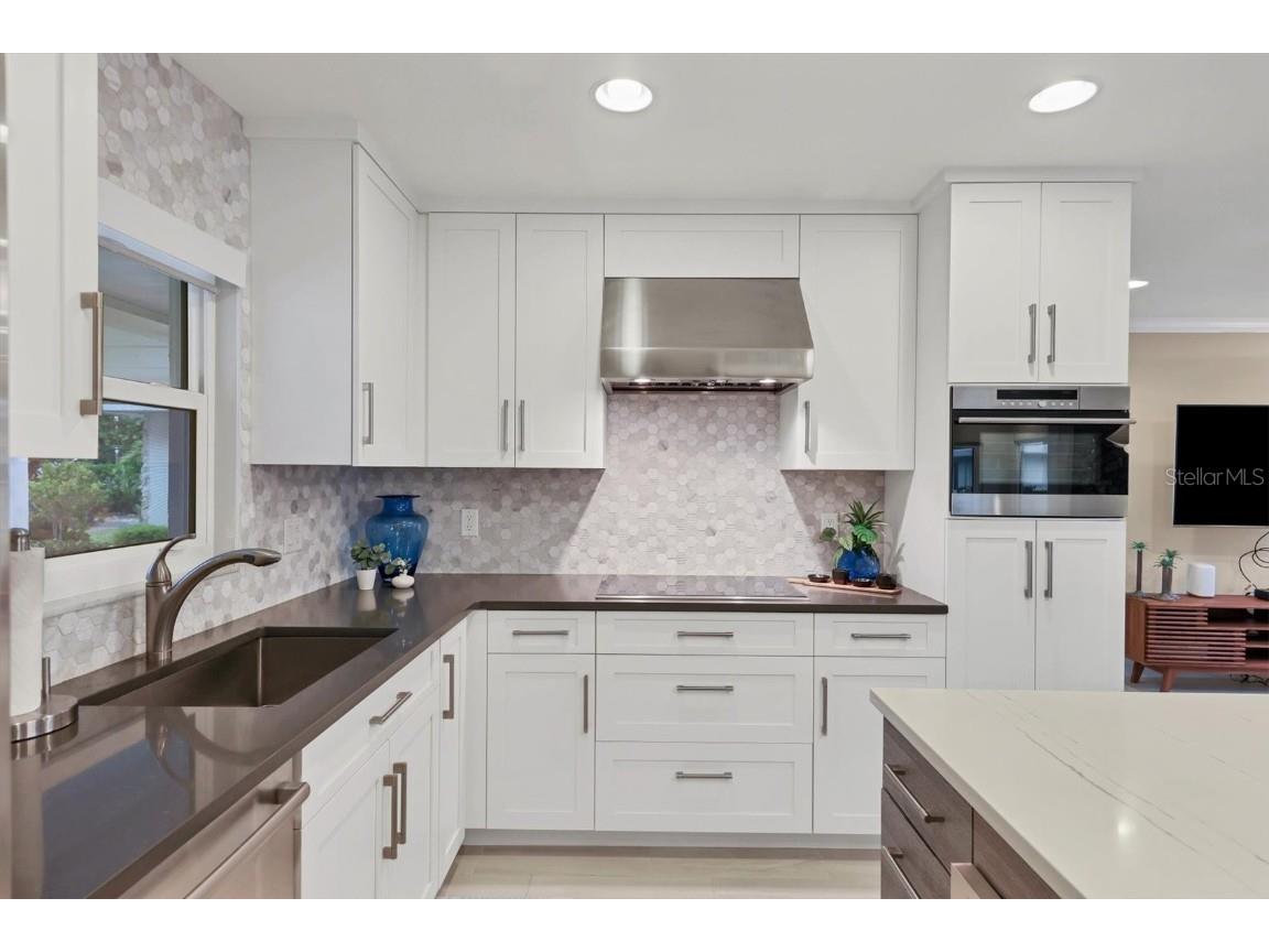 1900 Benjamin Franklin Drive #V-15 Sarasota FL 34236 A4621429 image7