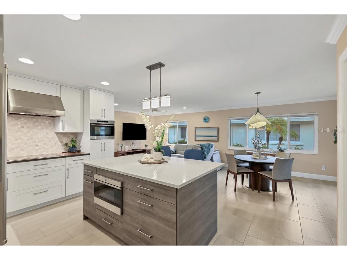 1900 Benjamin Franklin Drive #V-15 Sarasota FL 34236 A4621429 image8