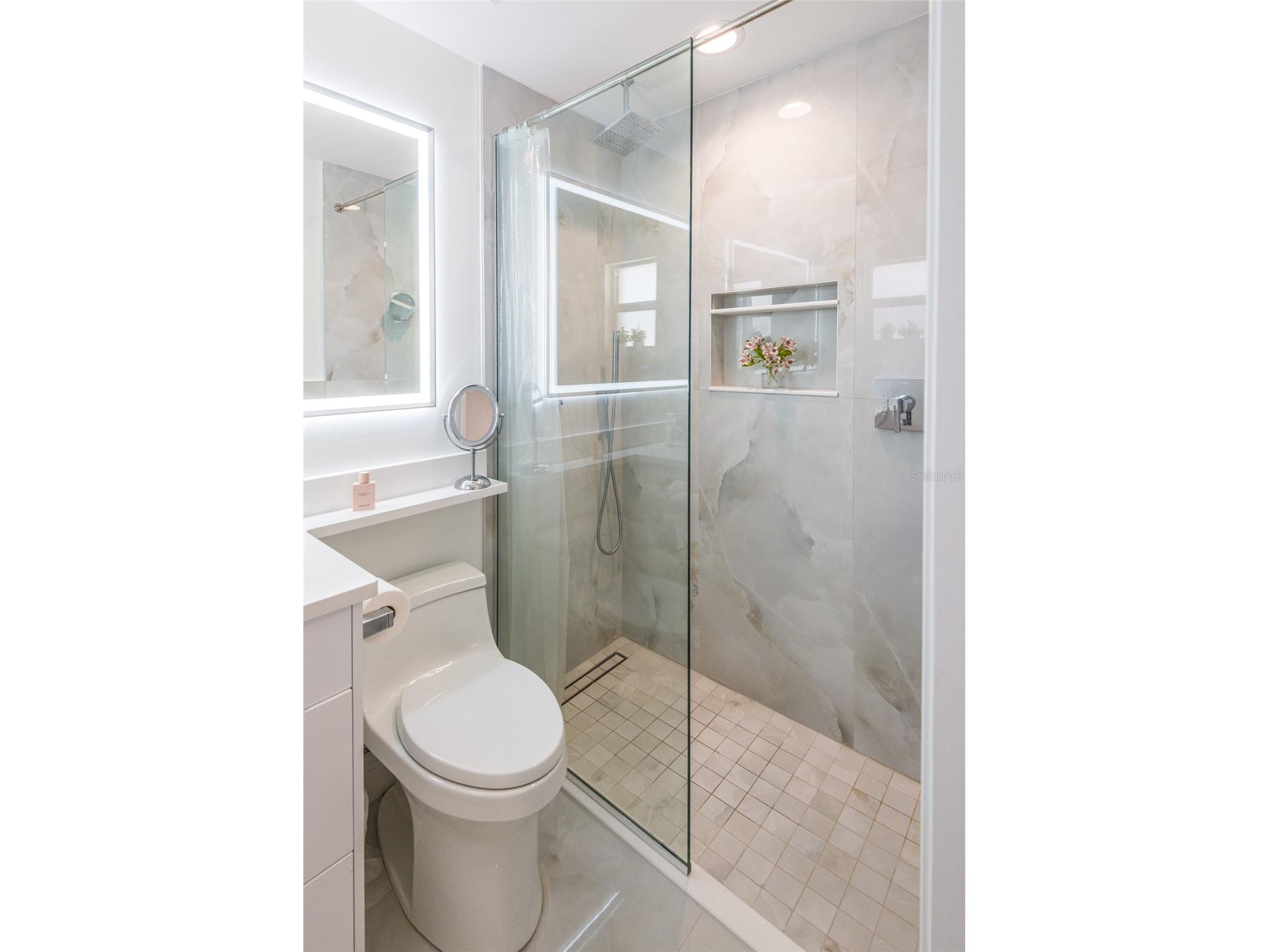 1900 Benjamin Franklin Drive #V11 Sarasota FL 34236 A4692271 image11