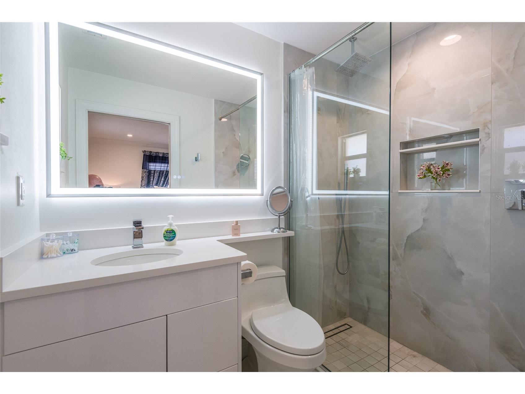 1900 Benjamin Franklin Drive #V11 Sarasota FL 34236 A4692271 image12