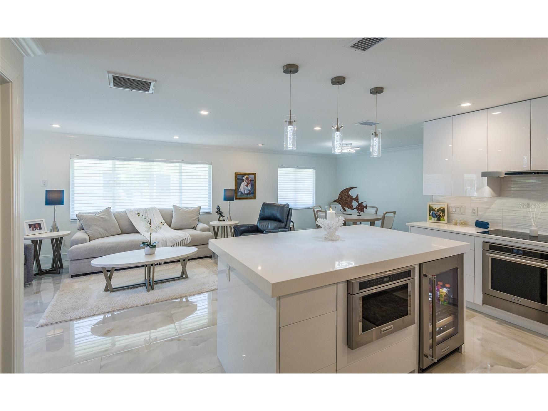 1900 Benjamin Franklin Drive #V11 Sarasota FL 34236 A4692271 image3