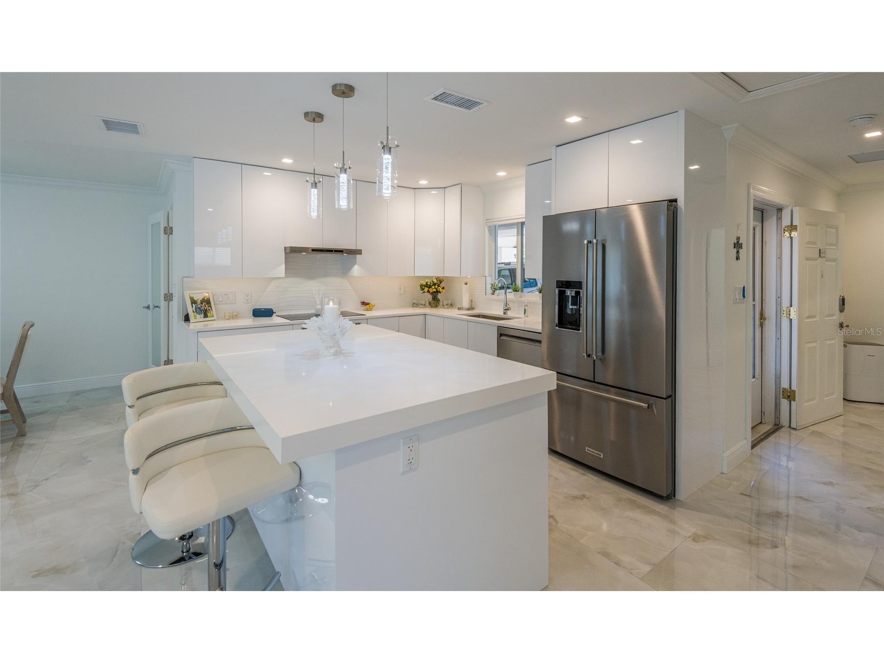 1900 Benjamin Franklin Drive #V11 Sarasota FL 34236 A4692271 image7