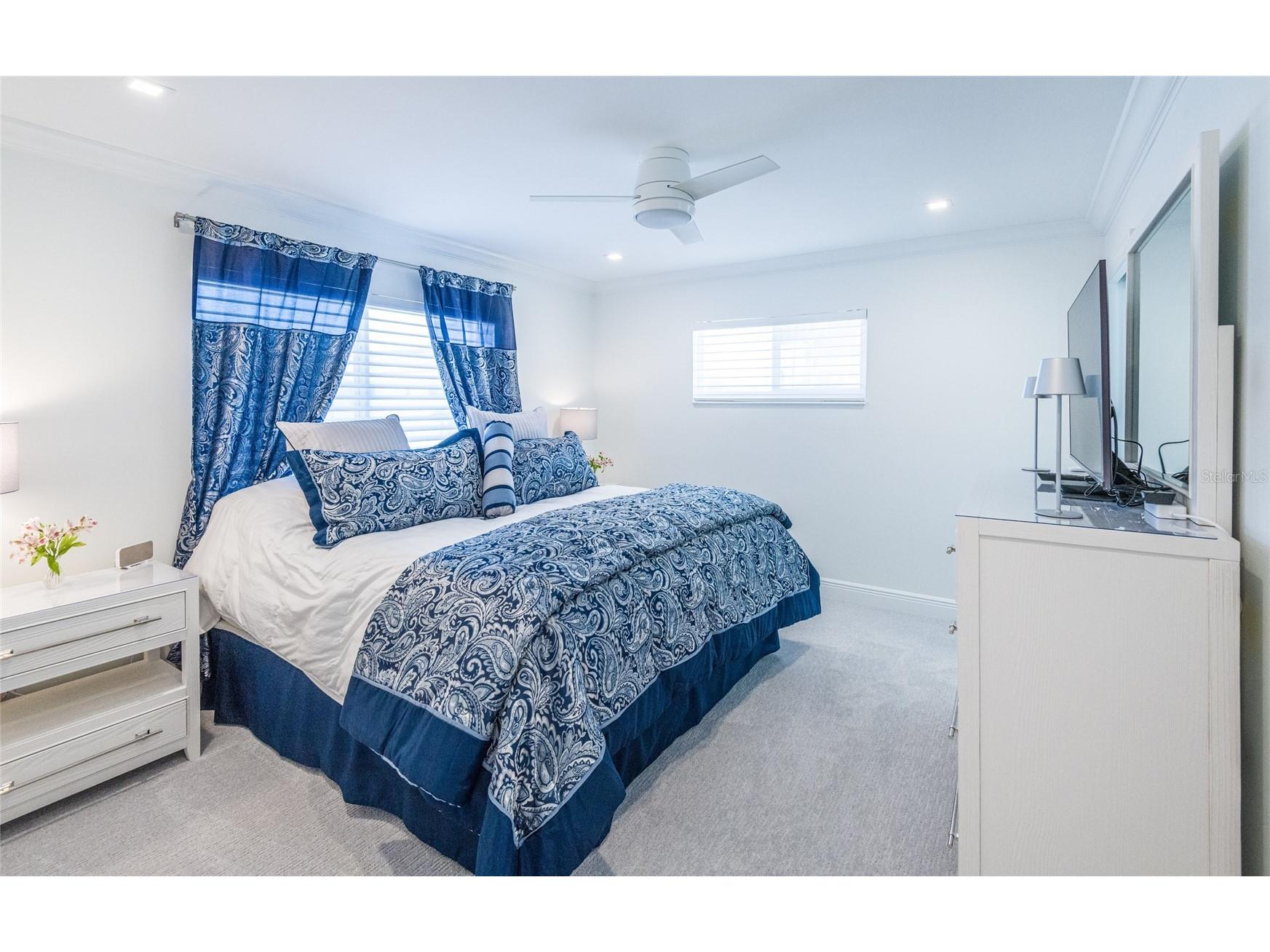 1900 Benjamin Franklin Drive #V11 Sarasota FL 34236 A4692271 image9
