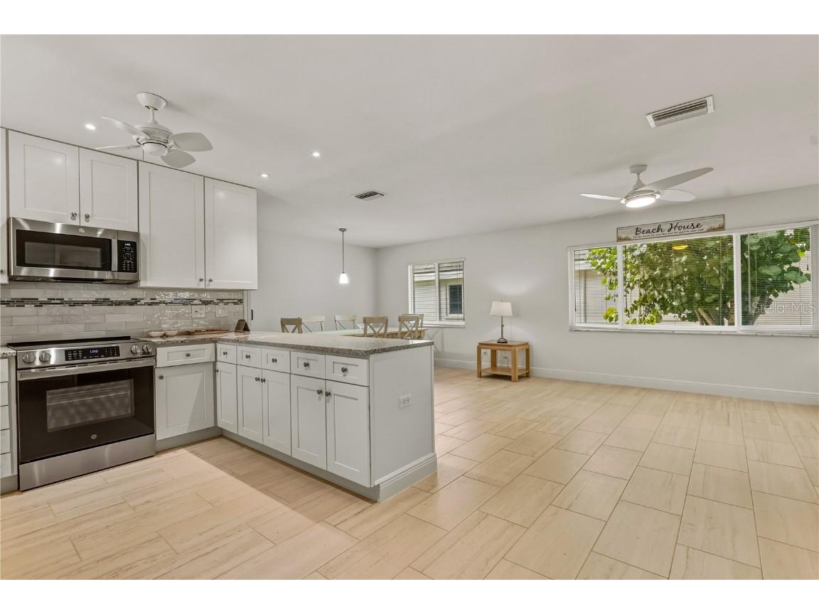 1900 Benjamin Franklin Drive #V12 Sarasota FL 34236 A4671208 image12