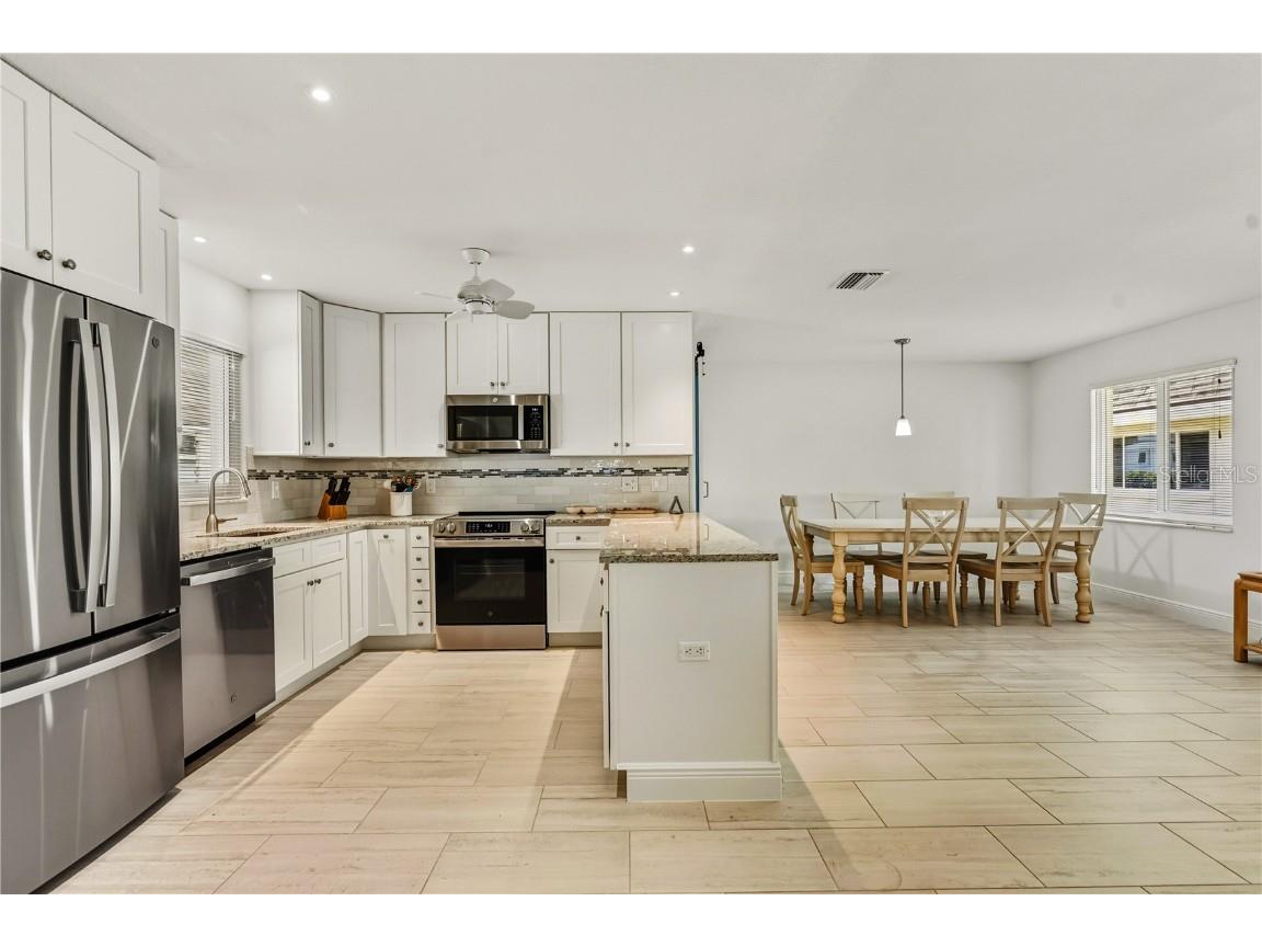 1900 Benjamin Franklin Drive #V12 Sarasota FL 34236 A4671208 image19