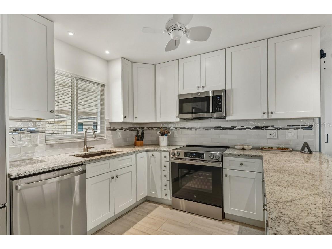 1900 Benjamin Franklin Drive #V12 Sarasota FL 34236 A4671208 image21