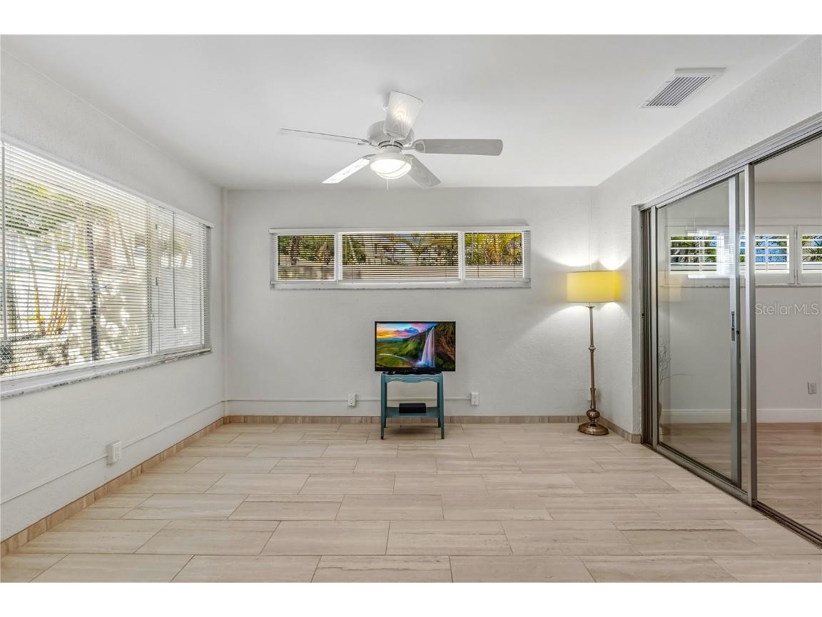 1900 Benjamin Franklin Drive #V12 Sarasota FL 34236 A4671208 image23