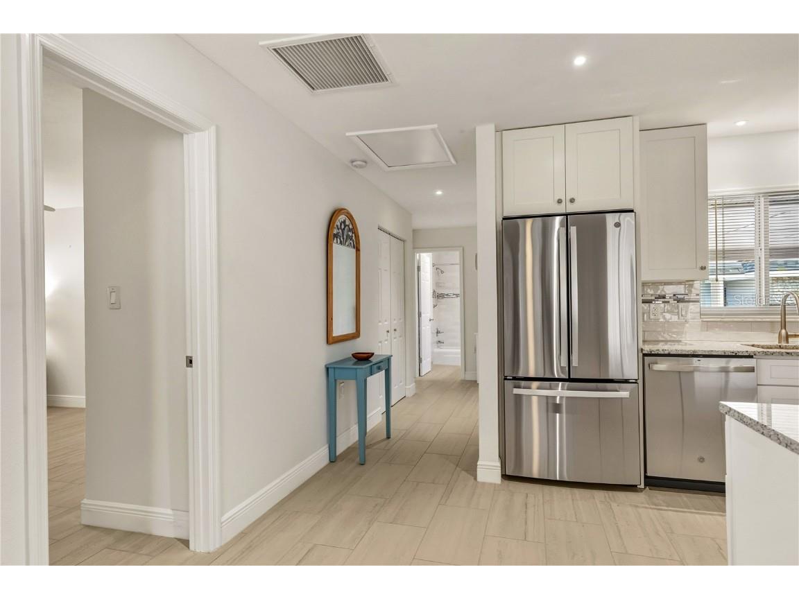 1900 Benjamin Franklin Drive #V12 Sarasota FL 34236 A4671208 image9