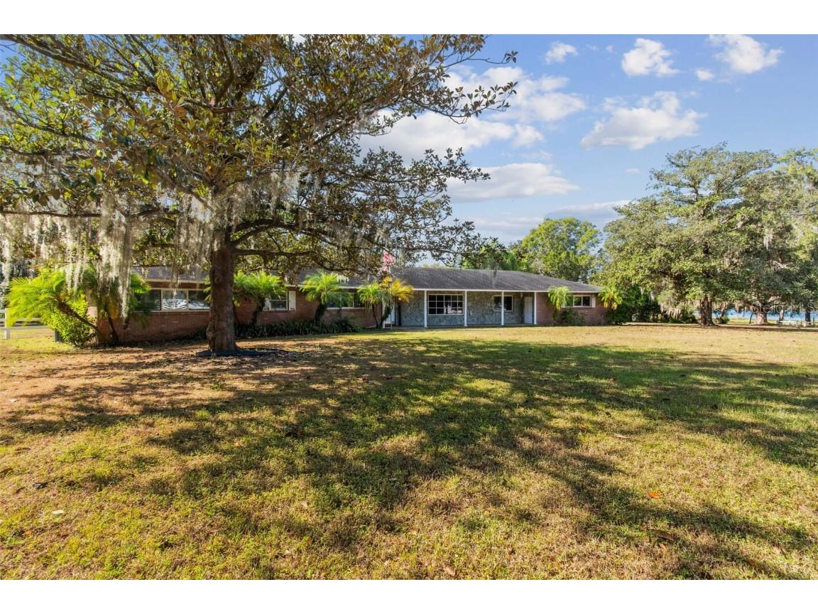 1900 Capri Road Valrico FL 33594 - VALRICO LAKE TB8454093 image2