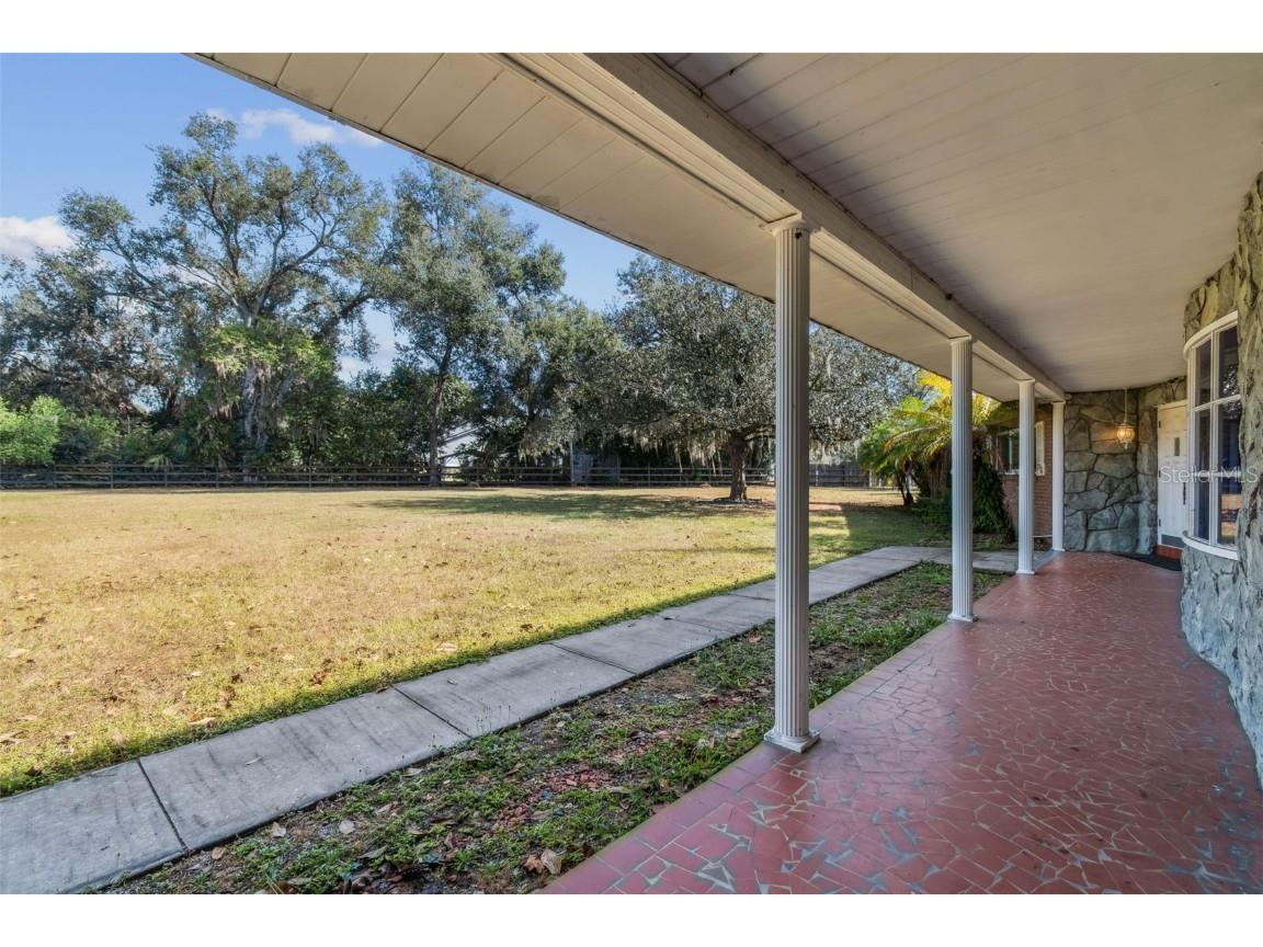 1900 Capri Road Valrico FL 33594 - VALRICO LAKE TB8454093 image4