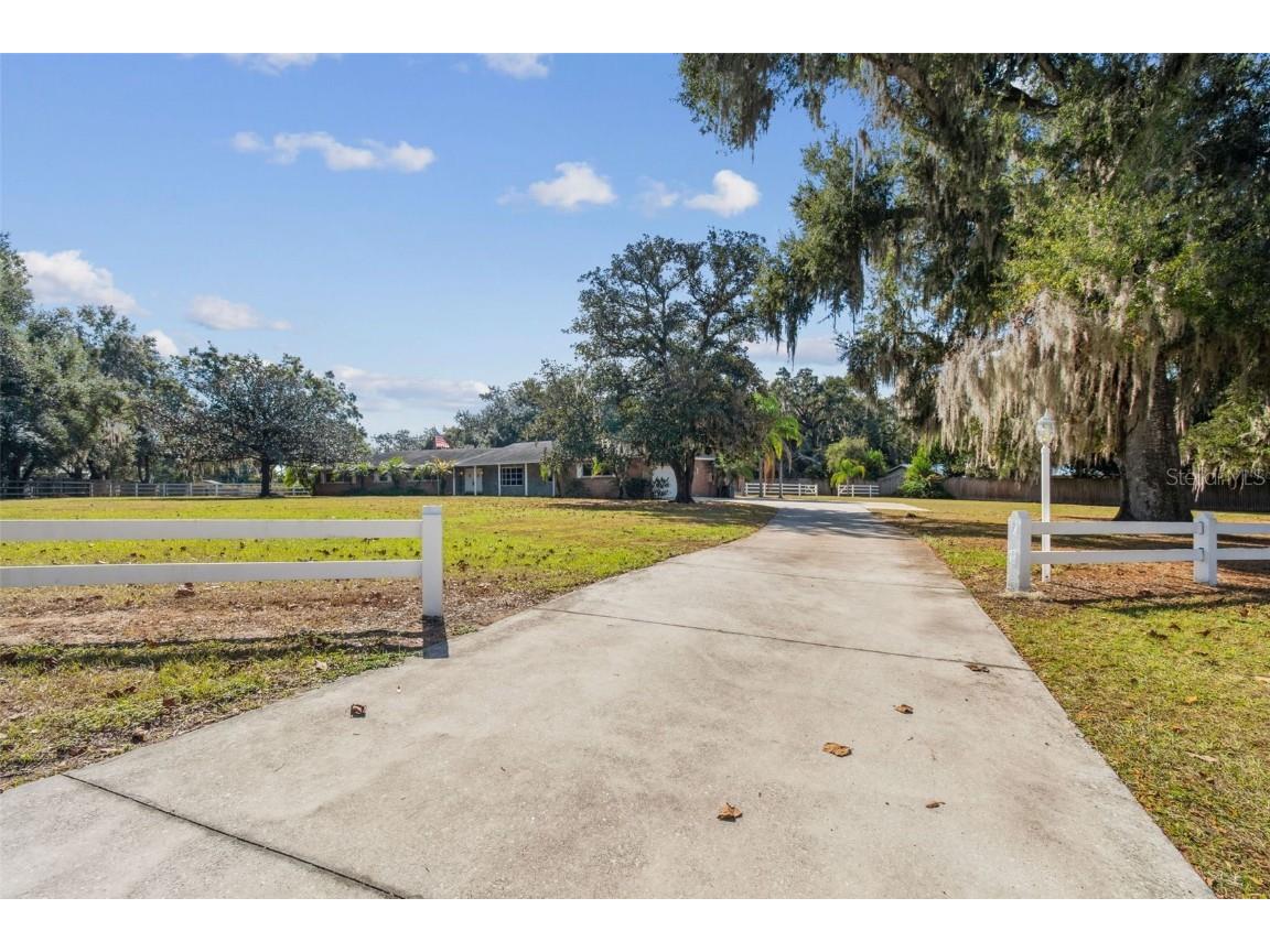 1900 Capri Road Valrico FL 33594 - VALRICO LAKE TB8454093 image5