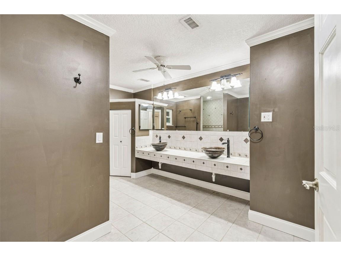 1900 Capri Road Valrico FL 33594 - VALRICO LAKE TB8454093 image56