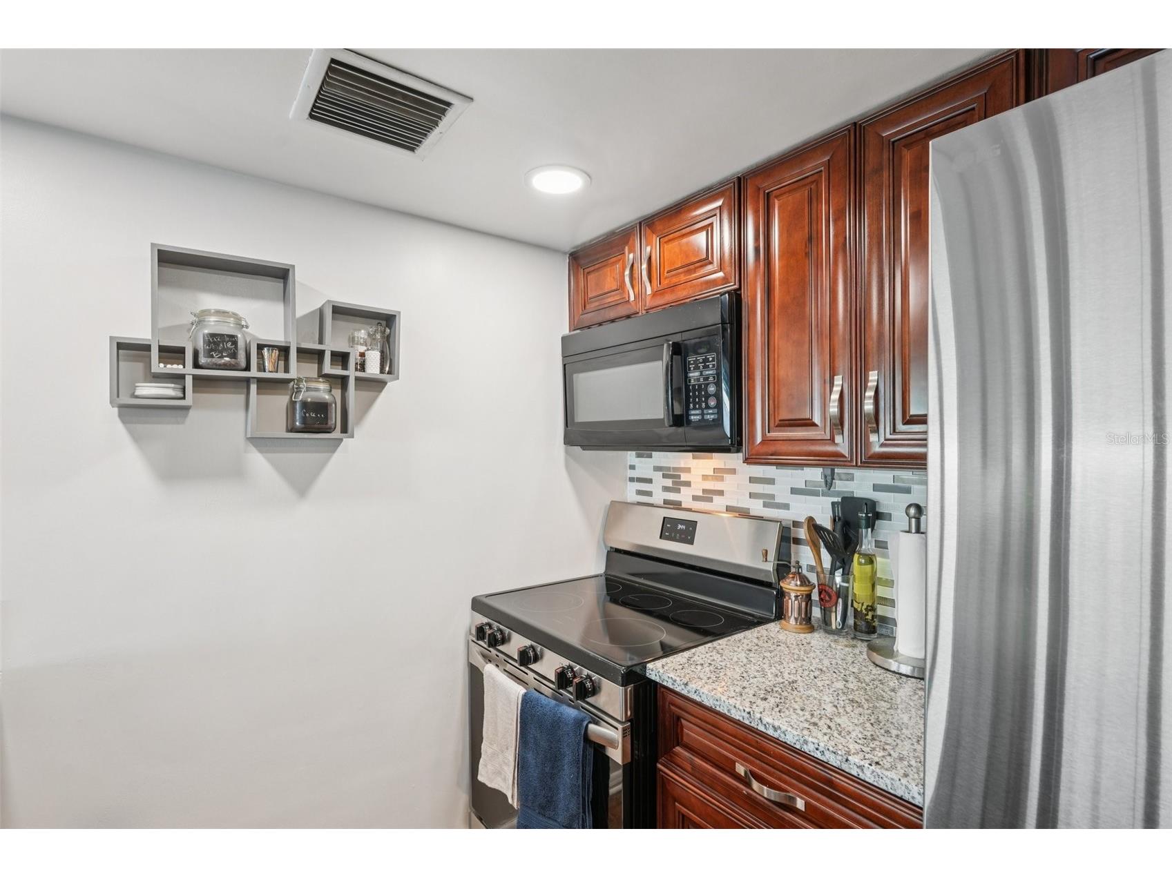 1900 Clifford Street #701A Fort Myers FL 33901 - CALOOSAHATCHEE RIVER A4673644 image17