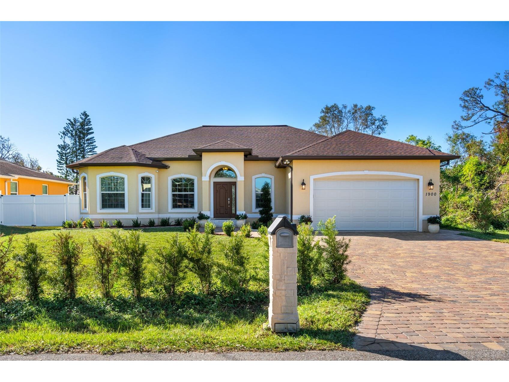 1900 Colleen Street Sarasota FL 34231 R4910744 image1