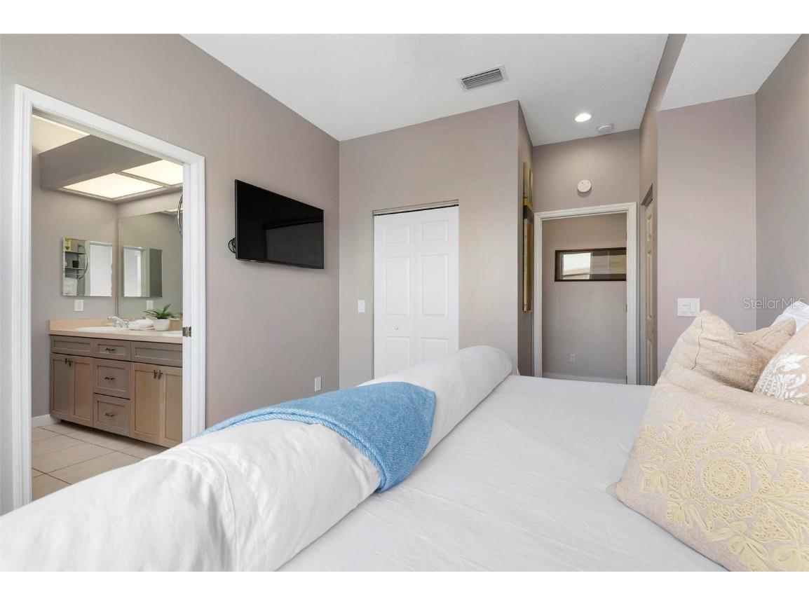 1900 Gulf Drive N #1 Bradenton Beach FL 34217 - GULF OF MEXICO A4623438 image21