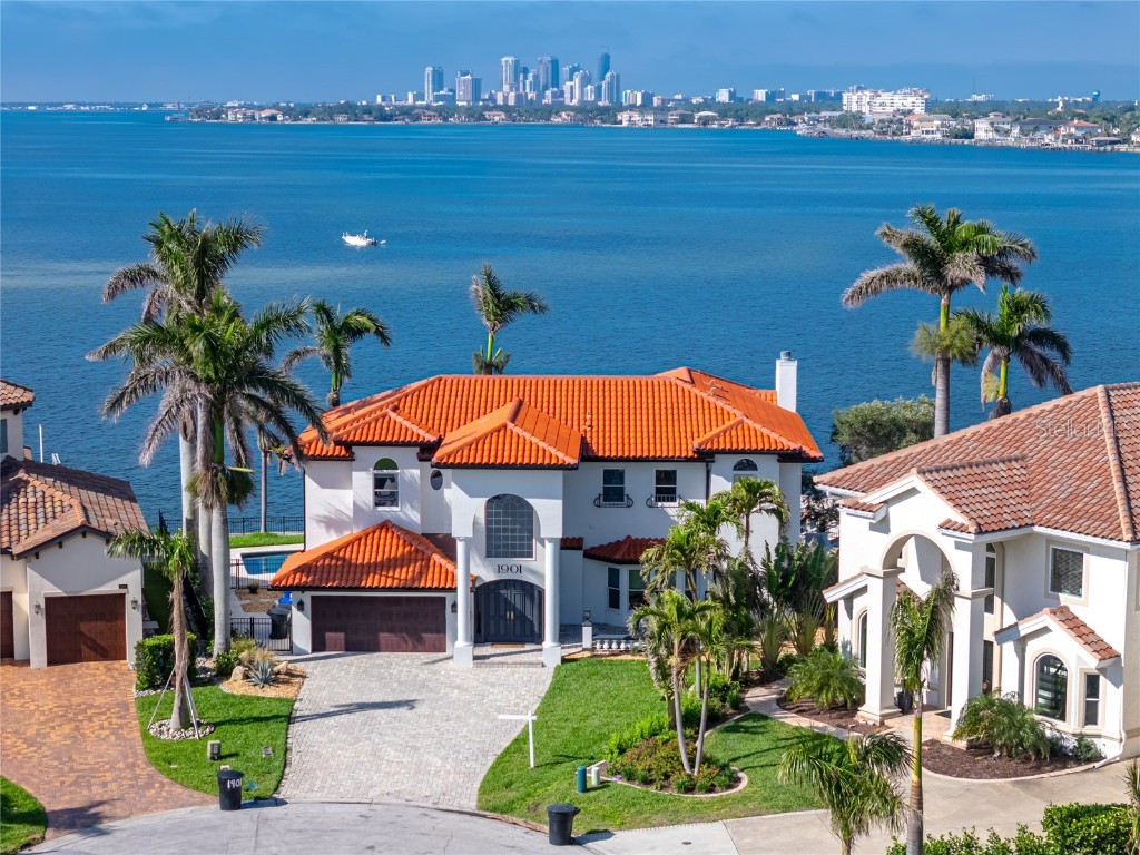 1901 Carolina Avenue NE Saint Petersburg FL 33703 - TAMPA BAY TB8371522 image1