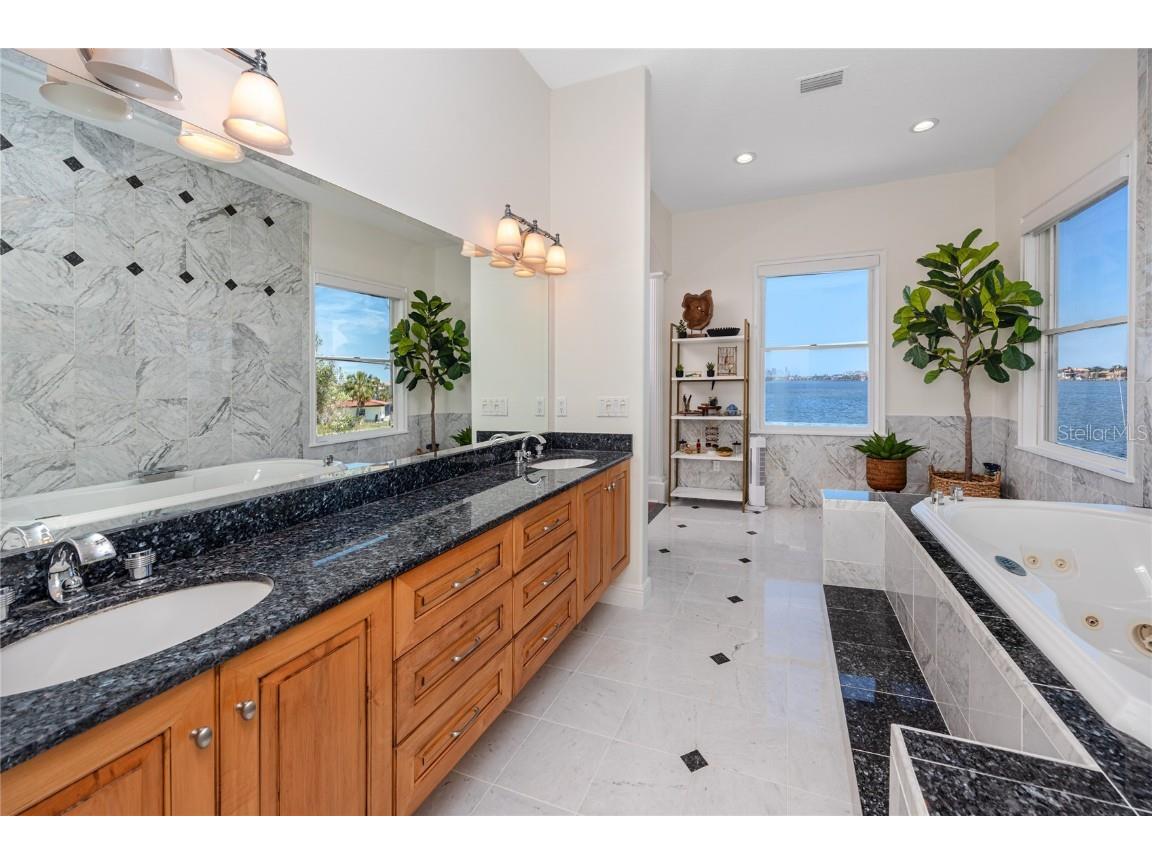 1901 Carolina Avenue NE Saint Petersburg FL 33703 - TAMPA BAY TB8371522 image46