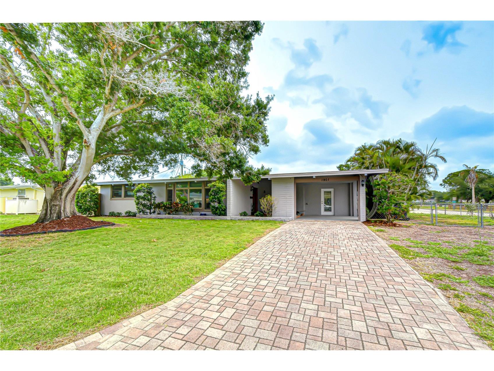 1901 Oxford Street N Saint Petersburg FL 33710 TB8504588 image1