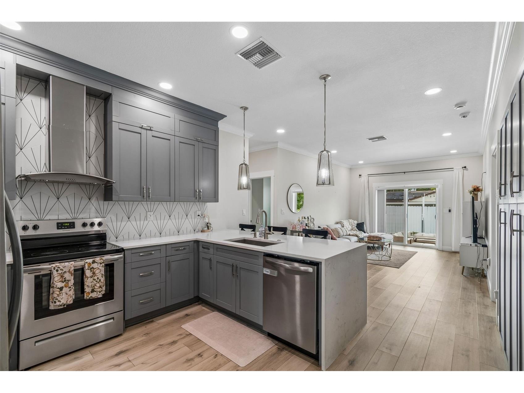 1901 W Cluster Avenue Tampa FL 33604 TB8488011 image14