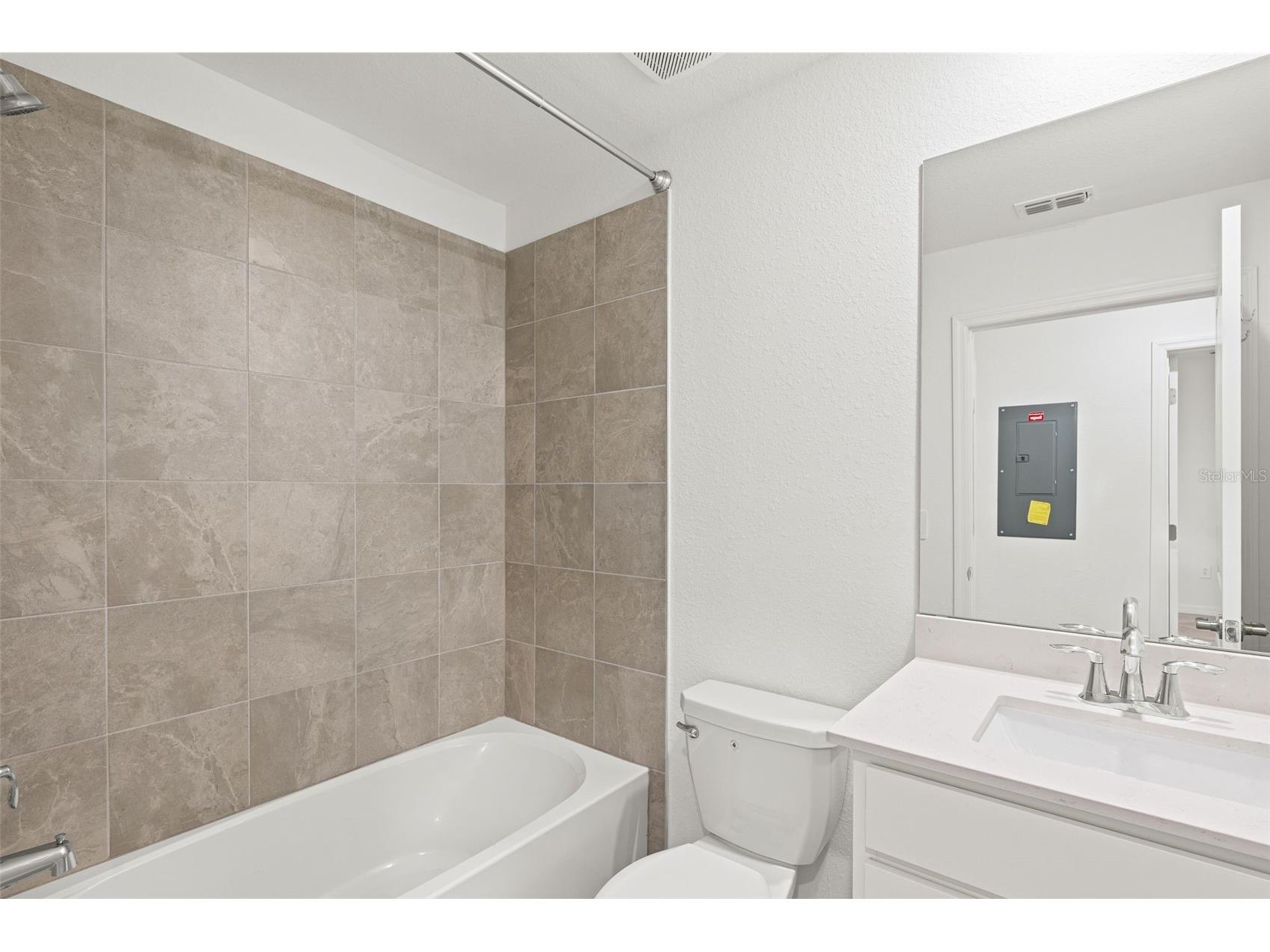 19015 Scallop Loop #104 Lakewood Ranch FL 34211 A4690588 image10