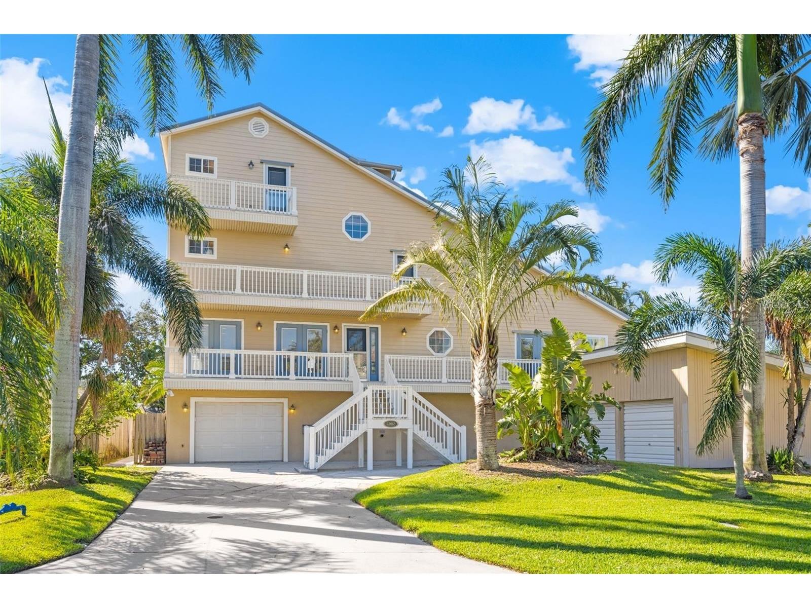 1902 Arrowhead Drive NE Saint Petersburg FL 33703 TB8469860 image2