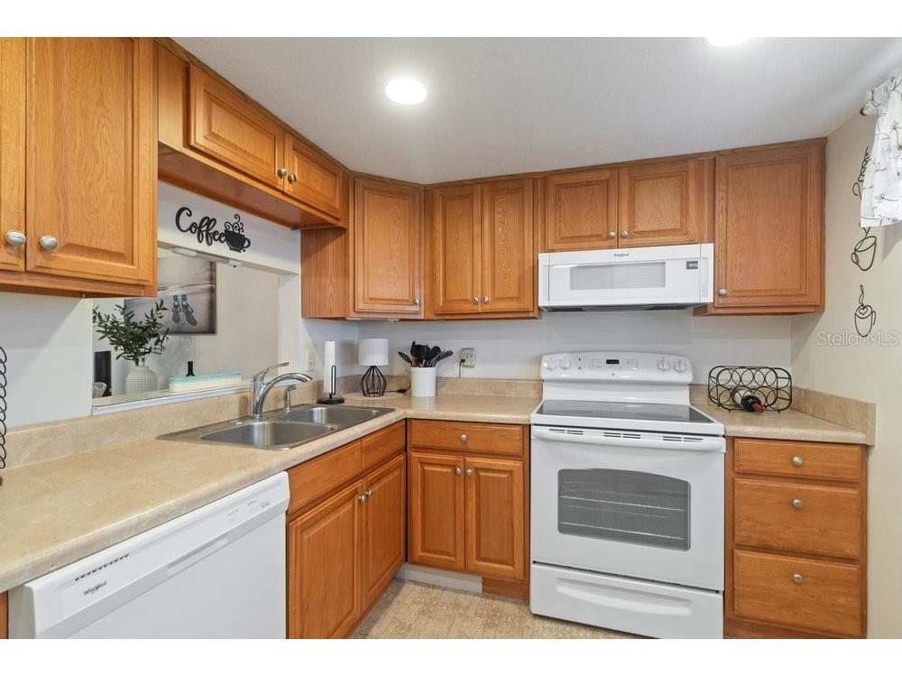 19029 Us Highway 19 N #UNIT 4 -BUILDING 2 Clearwater FL 33764 W7879882 image4