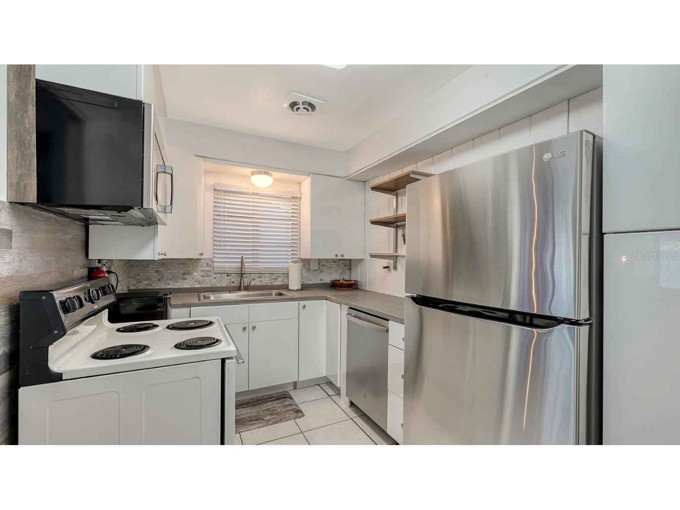 1903 Oak Street Sarasota FL 34236 - SARASOTA BAYFORNT A4659396 image11