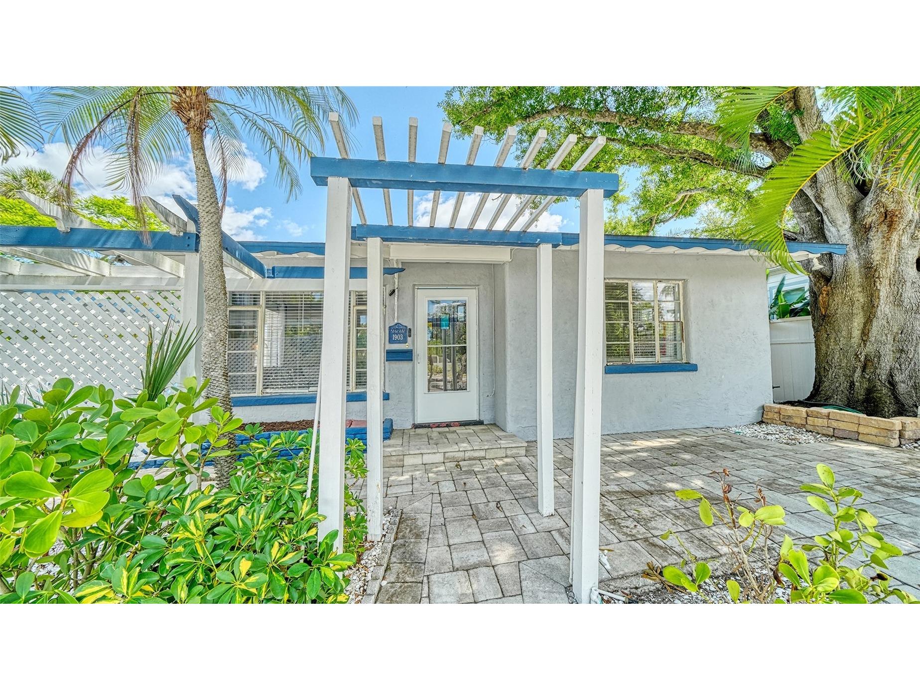 1903 Oak Street Sarasota FL 34236 A4693794 image2