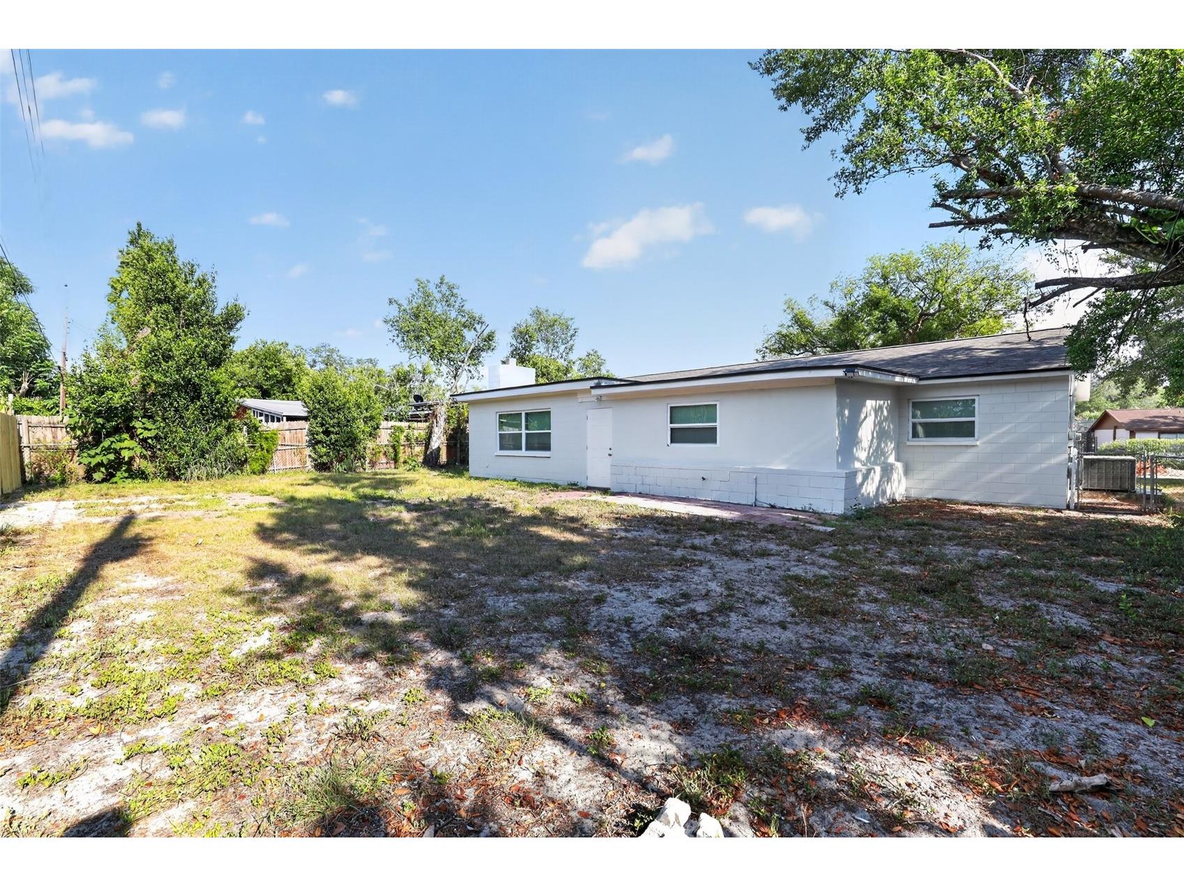 1904 E 115th Avenue Tampa FL 33612 O6412023 image3