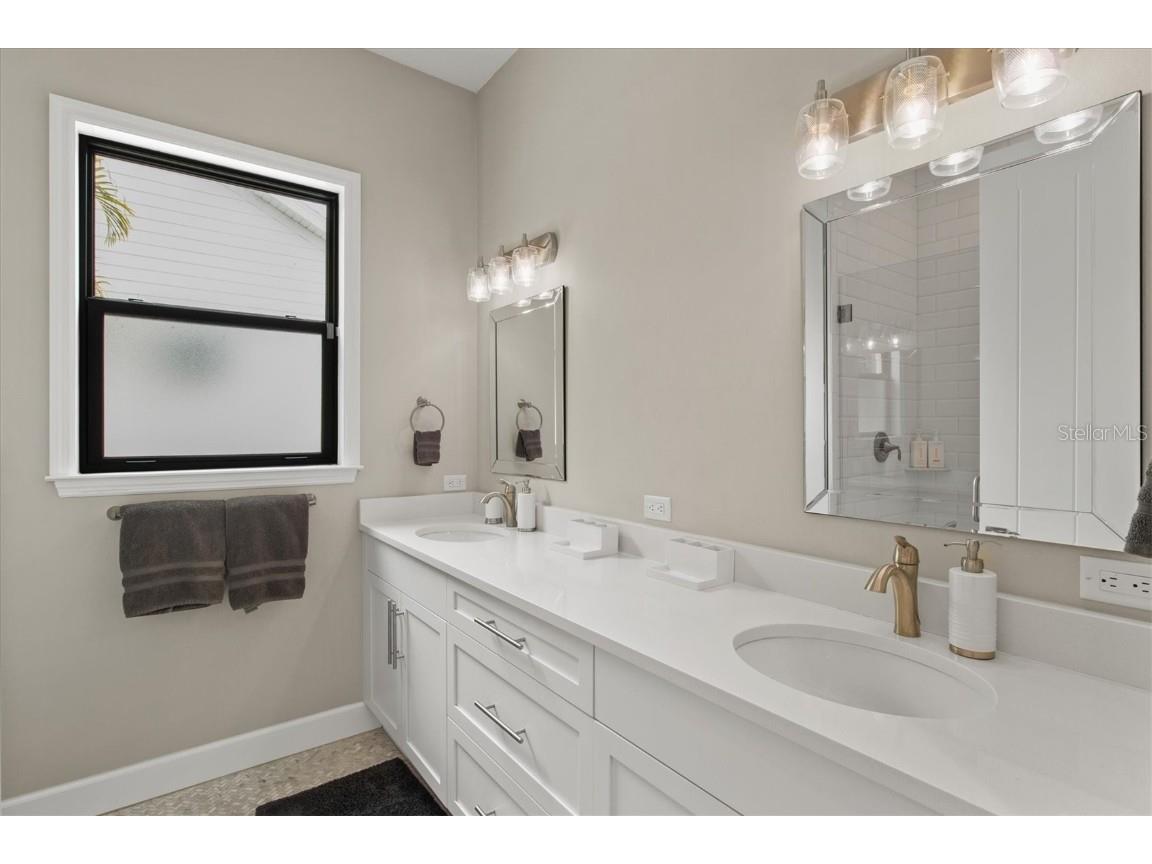 1905 Tulip Drive Sarasota FL 34239 A4537944 image24
